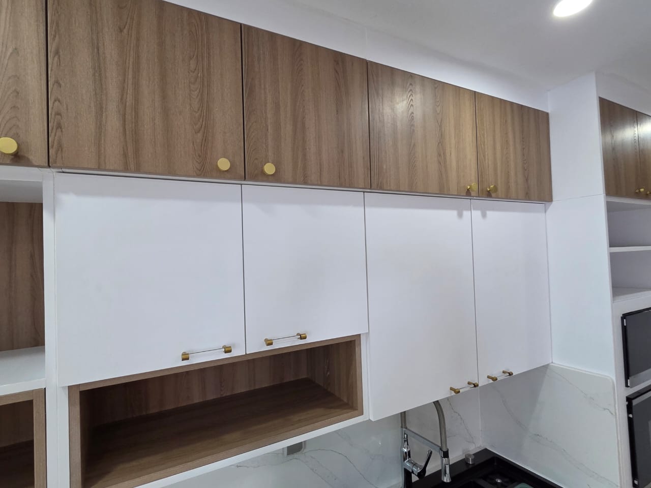 Cuisine familiale — îlot marbre & bois naturel — 3