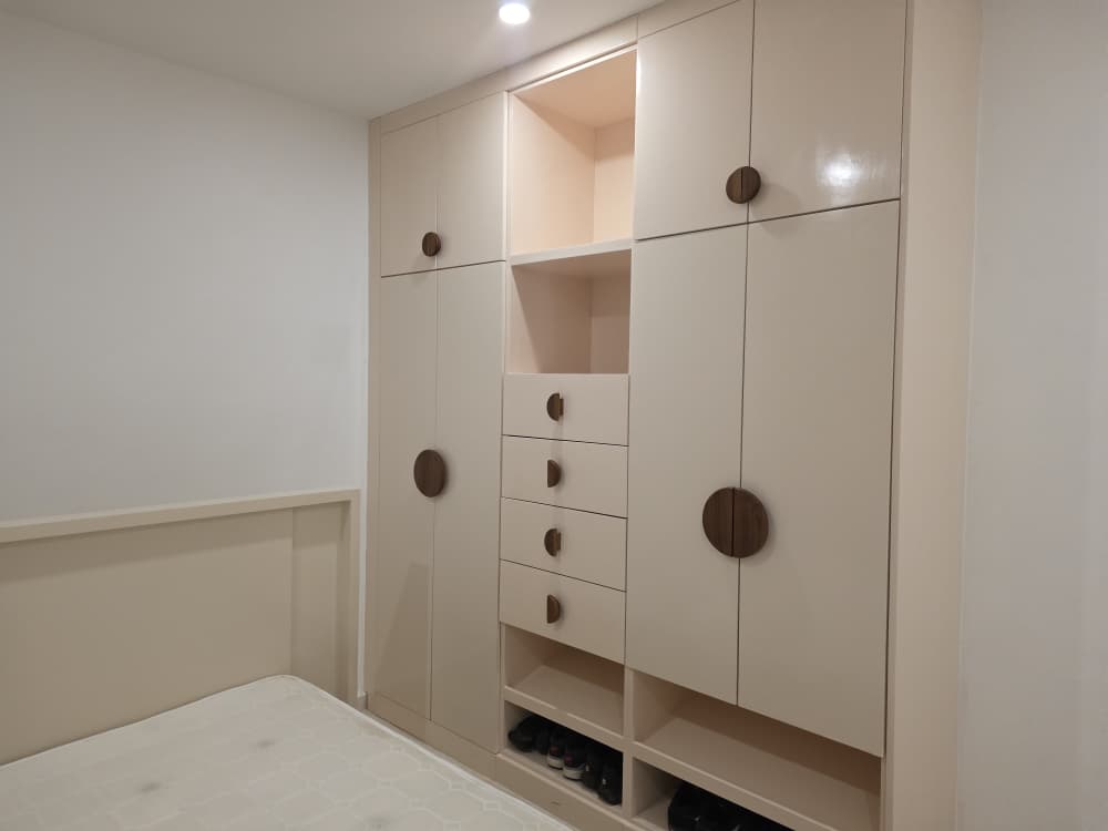 Dressing suite parentale — ivoire & noyer