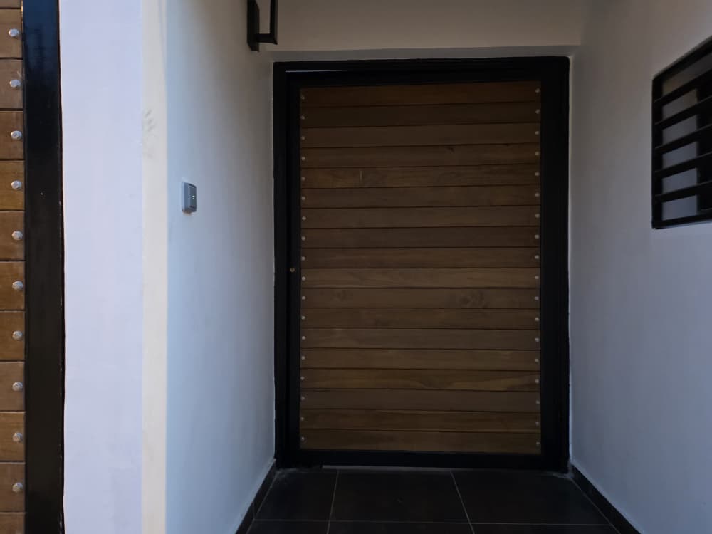 Portail & porte d'entrée — iroko & acier noir — 2